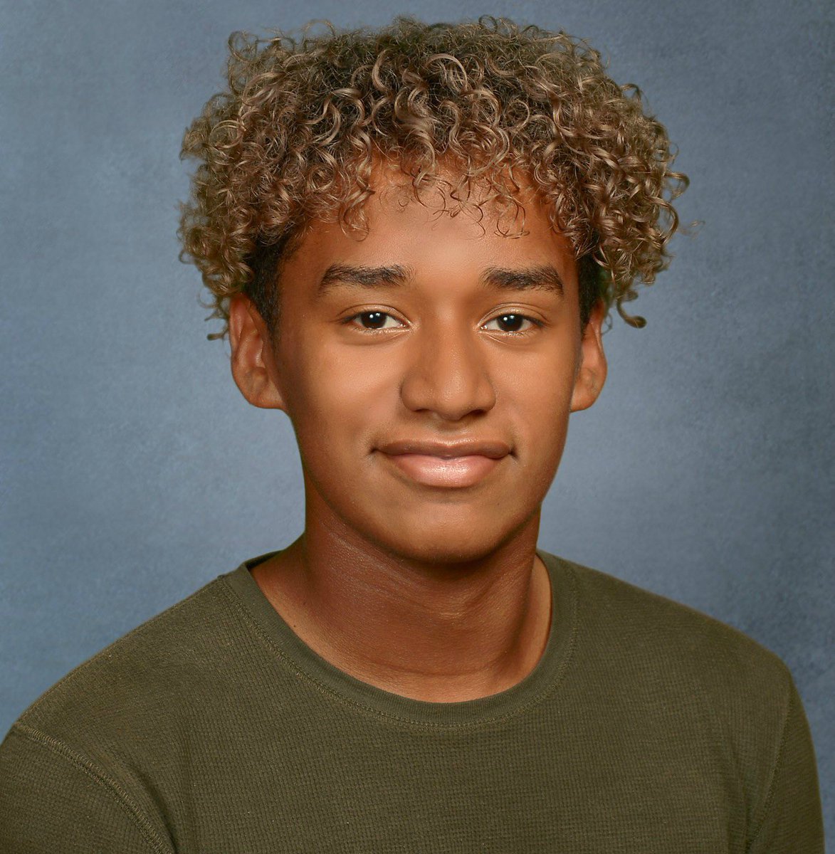 𝐀𝐥𝐞𝐣𝐚𝐧𝐝𝐫𝗼 𝐕𝐚𝐫𝐠𝐚𝐬 𝐌𝐚𝐫𝐭𝐢𝐧𝐞𝐳killed while walking to school. he died by gunshot wound. he was last talking to his mom about helping her pay the bills and was described as a loving boy.