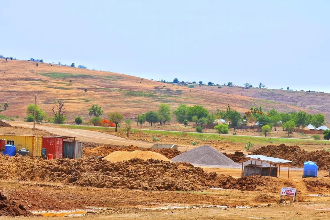 GombeState's tweet photo. Aikin titin daya hada kauyukan Ku,tare - Dongaje - Mona - lauja, a karamar Hukumar Balanga

Wannan hanya ta sada kauyuka da dama dake karamar hukumar Balanga, kana tana daya daga cikin alkawuran da mai girma gwamna Inuwa Yahaya yayiwa talakawan yankin yayin yaƙin neman zaɓe. https://t.co/vrKhvQh9UT