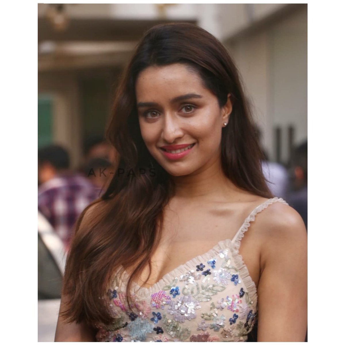 here4shraddha's tweet photo. Reposted from @ak_paps @shraddhakapoor Snapp On Her #Birthday Celebrating in Juhu Mumbai #Monday #Throwback #paplife #ShraddhaKapoor #Latepost #celebrities #pictureperfect #photooftheday #instalove #Bollywood #instadaily #Paparazzi #akpaps @ak_paps - #regrann https://t.co/CDL9fVWsmK