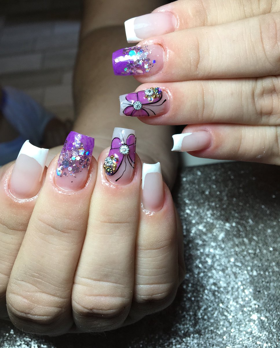 icnailsdesigner's tweet photo. Apaixonada na delicadeza que ficou essa unha!💜✨ #acrilicnails #acrigel #Square #encapsulada #UnhasPerfeitas #Francesa #NailsDesigner #Borboletas #ILoveNails #ManicurePorAmor #UnhasDelicadas #SpiderGel #MagicaNails https://t.co/ujkBz0PCiU