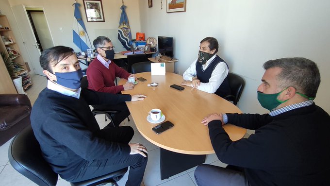 View image on Twitter