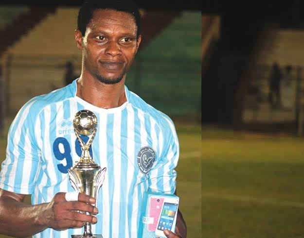 AfricaFactsZone's tweet image. Kelechi Osunwa is the all-time Highest Goalscorer in Sudan Premier League with 164 goals. He holds the record for the Most Goals in a Season of Sudan PL (38, 2015-16).

He was the 2002 U17 AFCON's Top Scorer with 5 goals. He was the Top Scorer in Nigeria's 2nd division in 2004.