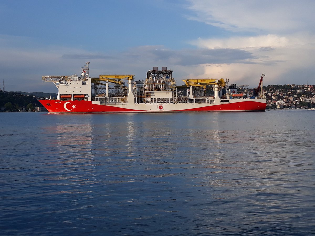 #istanbulunfethi 
#1453istanbul 
#FatihSultanMehmethan 
Gururumuz #FatihSondajGemisi Reis-i Cumhuru selamlayarak boğazdan geçişini gerçekleştirdi. 🇹🇷🇹🇷🇹🇷🇹🇷🇹🇷