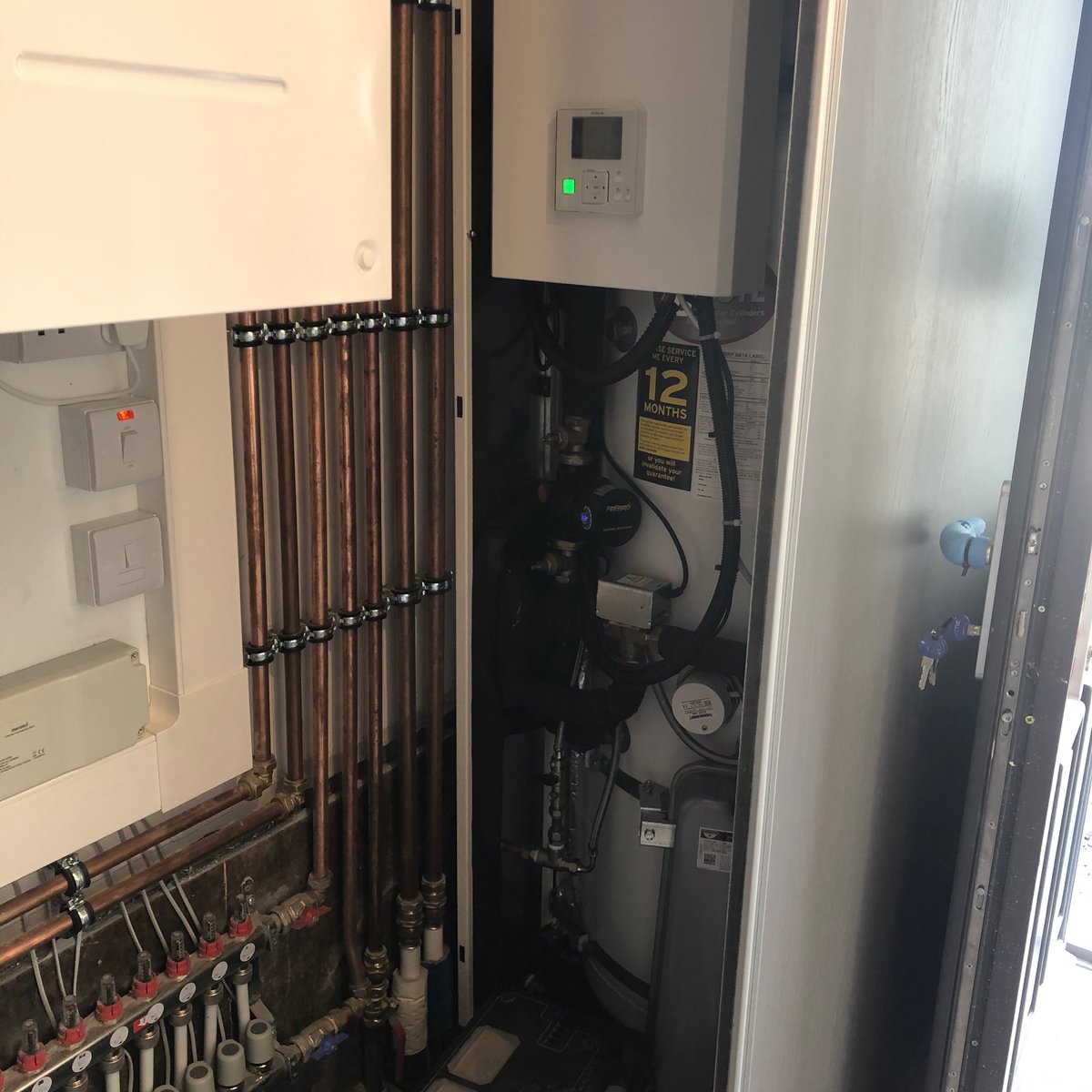 NickPhelan8's tweet photo. Heat pumps are getting easier with Firebird quick units. All in one solution plumbed and wired available in three sizes 180L,210L and 260L for more information contact newbuild@firebrid.ie https://t.co/Zhb9WkQZe7