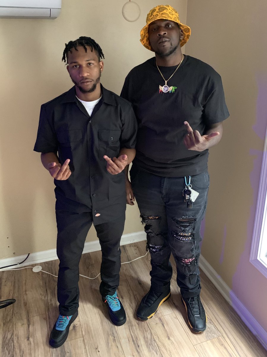 d__nice10's tweet photo. On Bro Em #STAY4CUS https://t.co/5TrkBgJklO