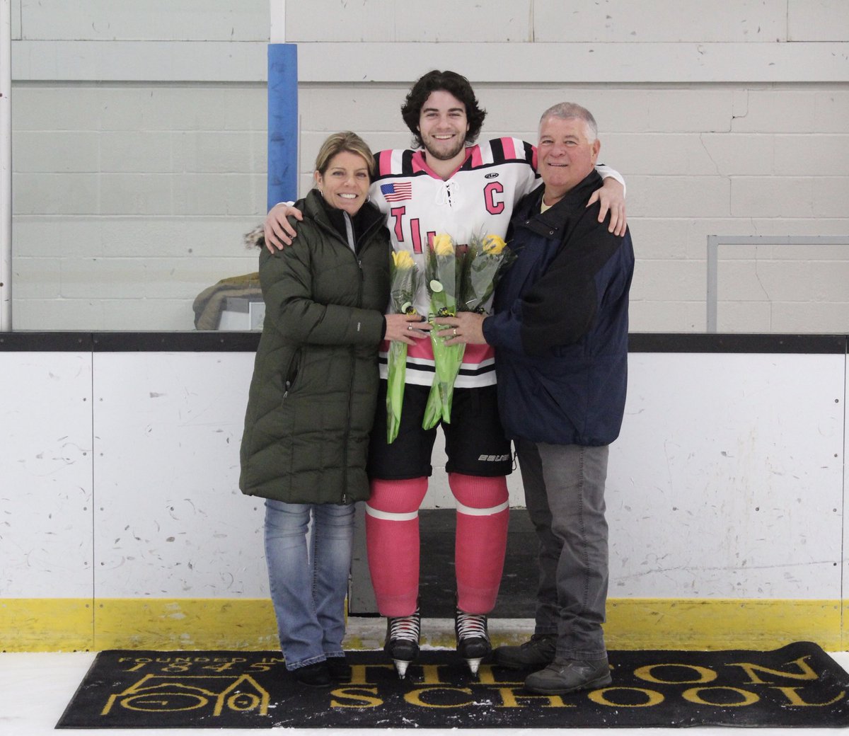 tiltonbvhockey's tweet photo. With heavy hearts, we all mourn the loss of Wendy Cates, mother to our senior Captain #10 Jamie Cates. Our thoughts and prayers are with the entire Cates family. https://t.co/3gUpqEJdG7
