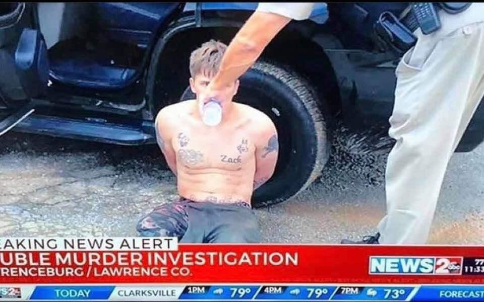 KlCKASSCANTONA's tweet photo. This man was arrested today for MURDERING two people, and he was given water, his wounds were tended to, and he's alive. 

#GeorgeFloyd was arrested for forgery and was murdered by 4 policemen. 

Tell me again how white privilege isn't a thing. 

#ICANTBREATHE #BlackLivesMatters https://t.co/DlmC91fyDz