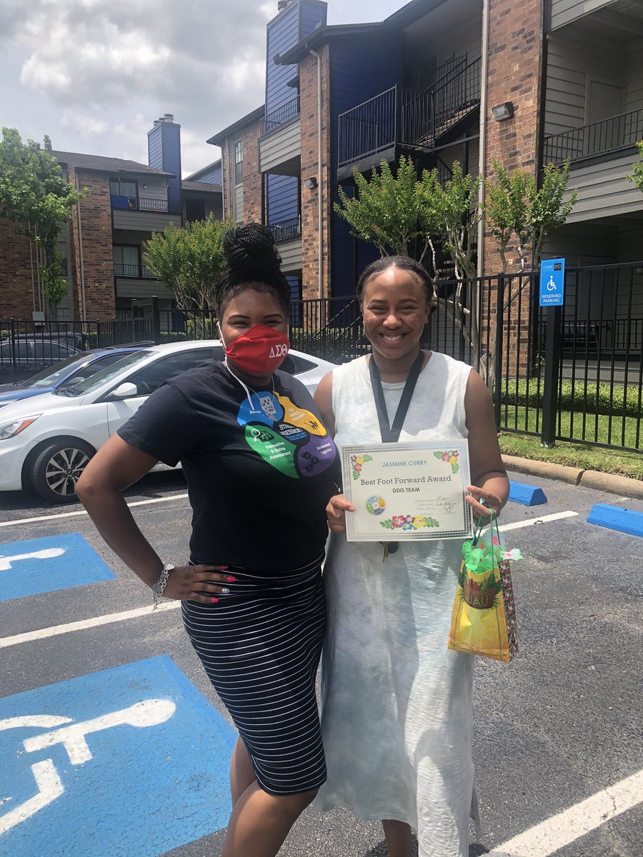 demetriaw1913's tweet photo. Special delivery for my awesome DDIS team! Such an honor to acknowledge a team of dedicated and hard working teammates! What a way to end the year! #ddinaction #DDISEOYCelebration #DDISLuau2020 https://t.co/zmwp7VoRgG