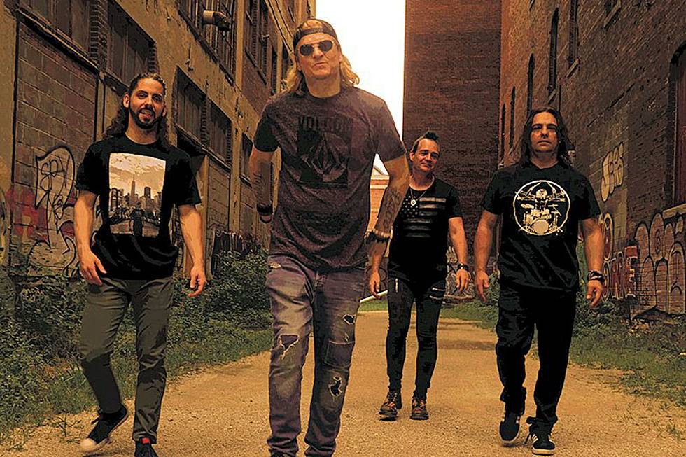 fevermagazine's tweet photo. @puddleofmudd lead singer Wes Scantlin returns! Check out our recent interview with him @ https://t.co/r7orMWgkyr https://t.co/bmrb7WZaYz