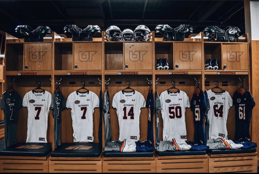 saiahdevin's tweet image. Proud to announce I have received a Division one offer from the University of Tennessee at Martin #goskyhawks🔶🔷