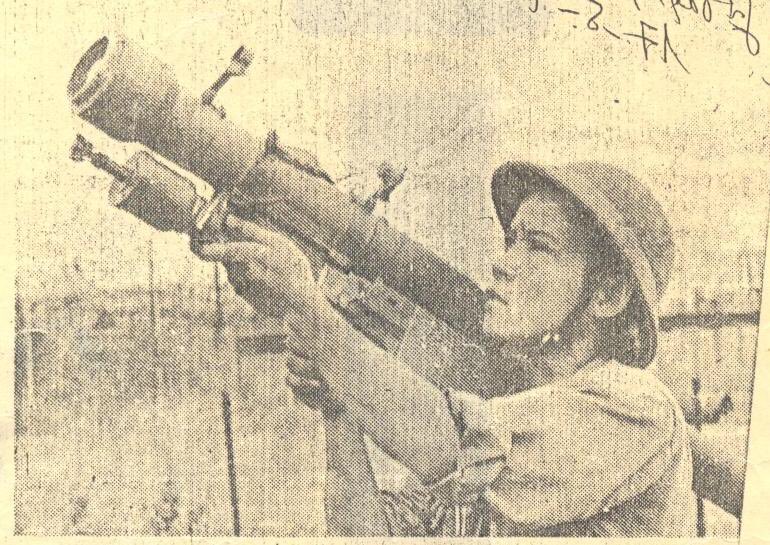 11. Y a medida que la guerra avanzaba comenzaban a aparecer artillería antiaérea guiada por radar en Laos y Camboya. Además en la ofensiva de Pascua del 72 otro arma letal apareció, el misil portatil Sa-7 Strela.