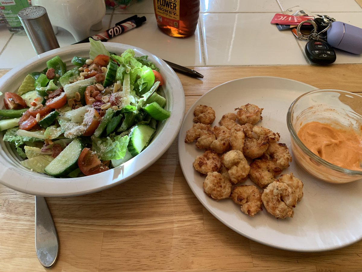 (Air) Fried shrimp, spicy dipping sauce, salad