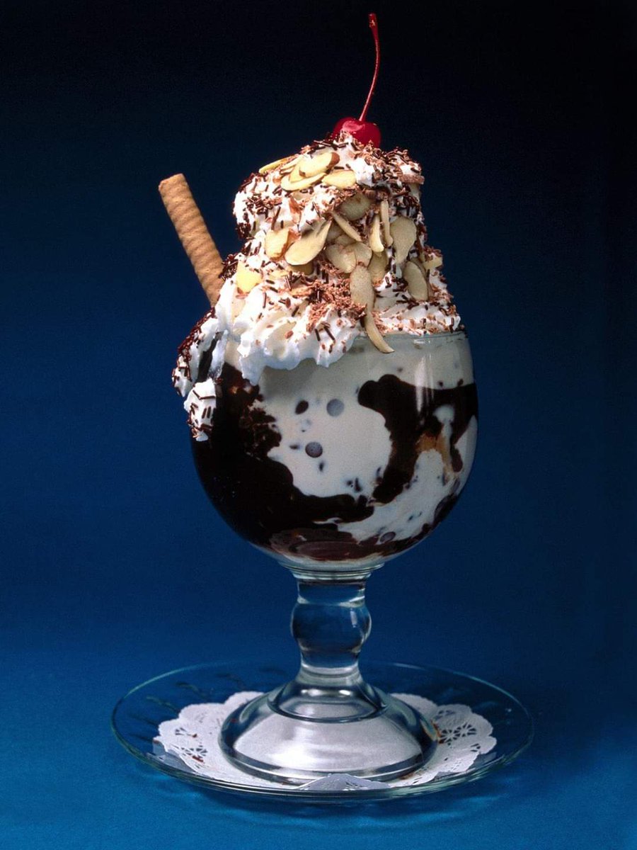 travel2020y's tweet photo. For ice cream lovers
#photooftheday #photographylovers #photographer #Foodie #icecream #IceCreamLive #lockdownextension #footstock #hotel #restaurants #امريكا_تنتفض #ترامب_يغلق_تويتر #كورونا #georgesfloyd #فيروس_كورونا #justiceforjibran #fruitsnackchallenge #FruitsBasket https://t.co/8QTDJV6O1H