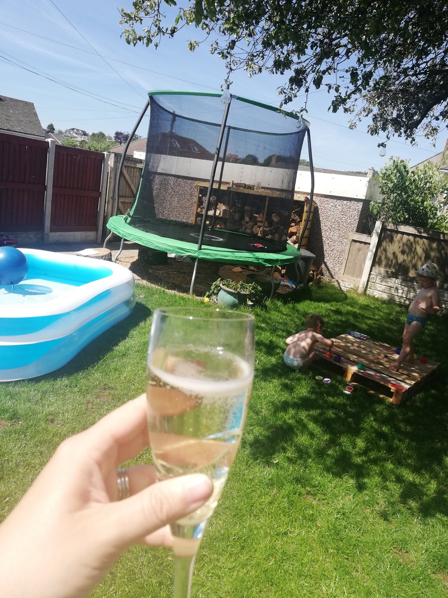 jojoclaridge's tweet photo. First day off in a while but what a cracker. Couple of #middaydrinks, #morepainting, #paddlingpoolfun, #bbq. #stayingathome #stayingalert https://t.co/9L0T4FFOmE