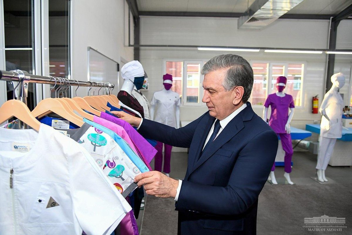 president_uz's tweet photo. Shavkat Mirziyoyev proposes to establish new microdistrict, Yangi Hayot (New Life), in Tashkent. In Sergeli-5A, the President familiarizes with a shop of agricultural goods directly supplied by Kashkadarya farmers, and a sewing enterprise.

#Mirziyoyev #Sergeli #microdistrict https://t.co/0ah3H8chBs