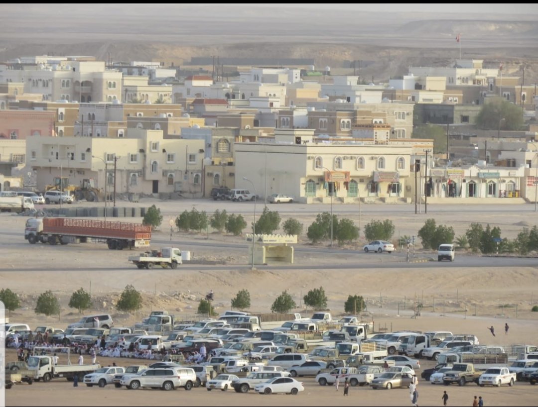 mm9449al's tweet photo. في ظل ترقب المنخفض المداري وتوقعات بهطول أمطار غزيرة على محافظة ظفار ومنها ولاية المزيونة  ننوه لأسكان أبناء الولاية ونياباتها ومناطقها بأخذ أقصى درجات الحيطة والحذر خاصة  أصحاب العزب والمواشي بضرورة الإبتعاد عن  جريان الأودية والأماكن المنخفظة. https://t.co/NVJcZtpHkj