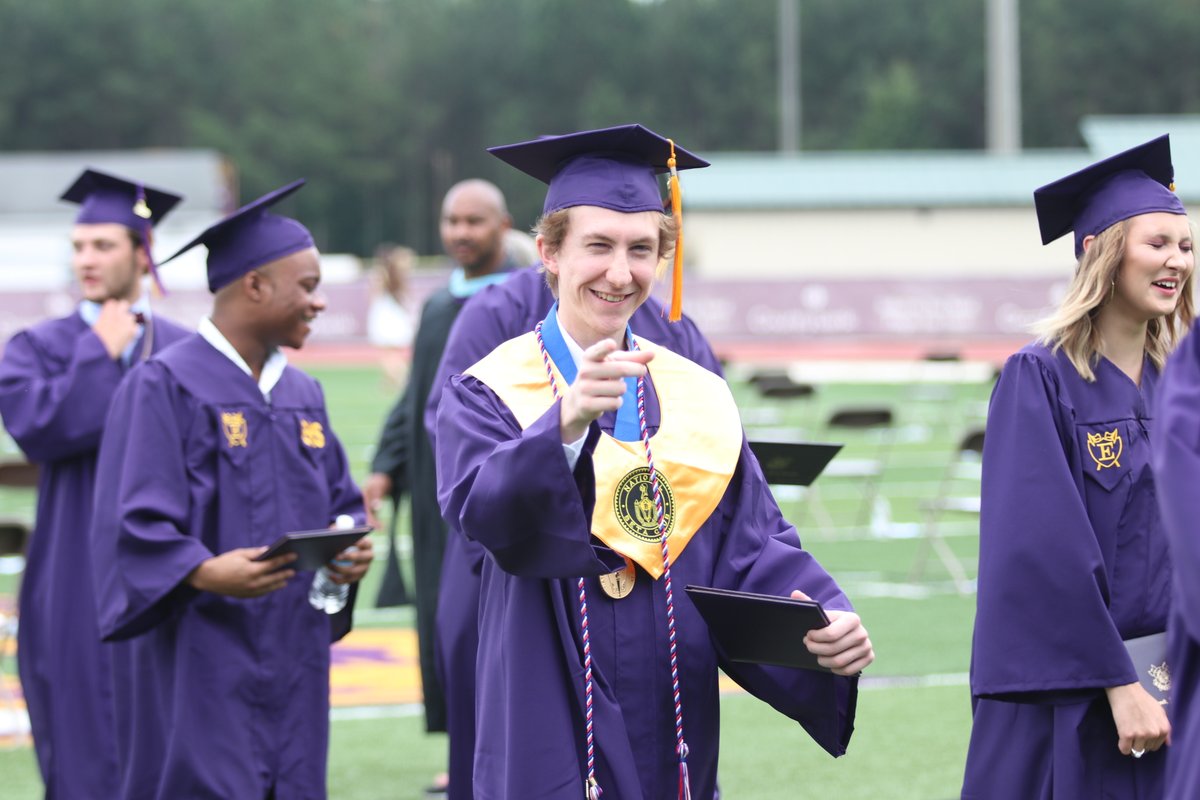 Gwd50Schools's tweet photo. Emerald's Class of 2020 photos are now available! Graduates &amp; parents can visit https://t.co/tWS3ULMmaP to purchase photos from Walgreens or https://t.co/UJcTyY0ISU to download photos from Google. Thank you to Coach Payne for taking photos at the graduation! https://t.co/qe2TcgPHdl