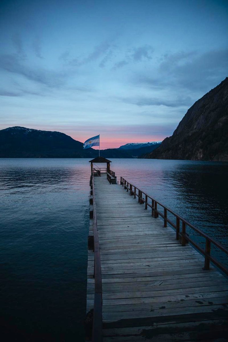 📸 Atardecer en San Martín de Los Andes, Neuquén, Argentina. 

📍Próximamente ofreceremos un espacio único para que puedas disfrutar de estos increíbles atardeceres en Econia.