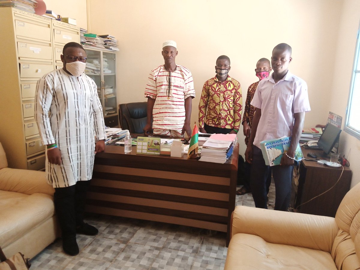 IsmaelKaranga's tweet photo. Après Ziniaré,  la jeunesse de Zitenga a vu sa coalition locale lancée ce 29 mai 2020 dans le cadre du projet "Jeunesse et Démocratie: de l'Observation à l'Action". 
Cet atelier de lancement à été Présidé par Monsieur Amado OUEDRAOGO. https://t.co/czHDH9LwdC