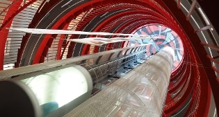 MakerFaireRome's tweet photo. E' già in funzione, è italiano e... si prepara a rivoluzionare il sistema dei #trasporti! Ecco il primo ascensore "a levitazione #magnetica" del mondo realizzato dall'azienda #Ironlev di Spresiano (Treviso).
Scoprilo subito! https://t.co/QIiokeDbuf
#mobility #technology https://t.co/x7ZqYATHOx