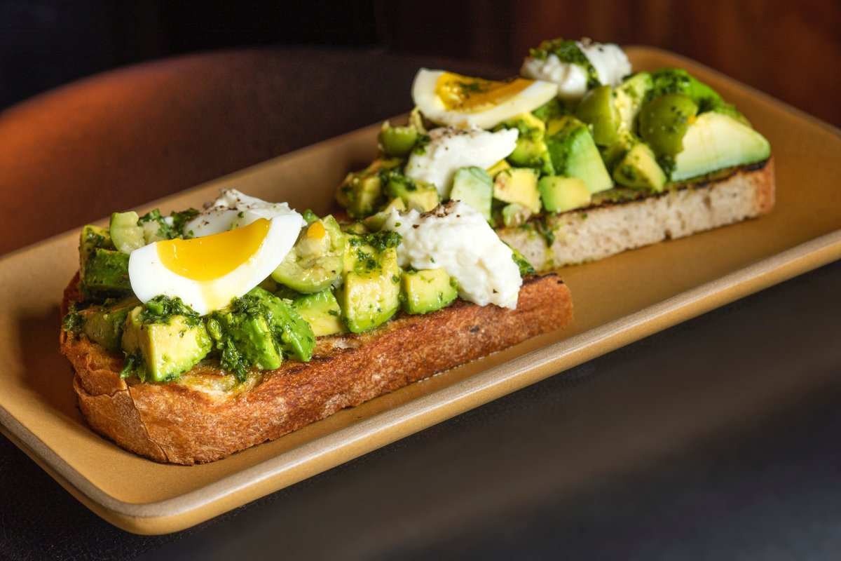 Ready for some #Tavern Avocado Toast? It's on the menu this #Weekend for #Brunch! Click the link to preorder for #PickUp or #Delivery on Saturday or Sunday from 11a-3p. ➡️ Tavernla.com
<a href="/SuzanneGoin/">Suzanne Goin</a> <a href="/styneonwine/">Caroline Styne</a> 
📸 Anne Fishbein