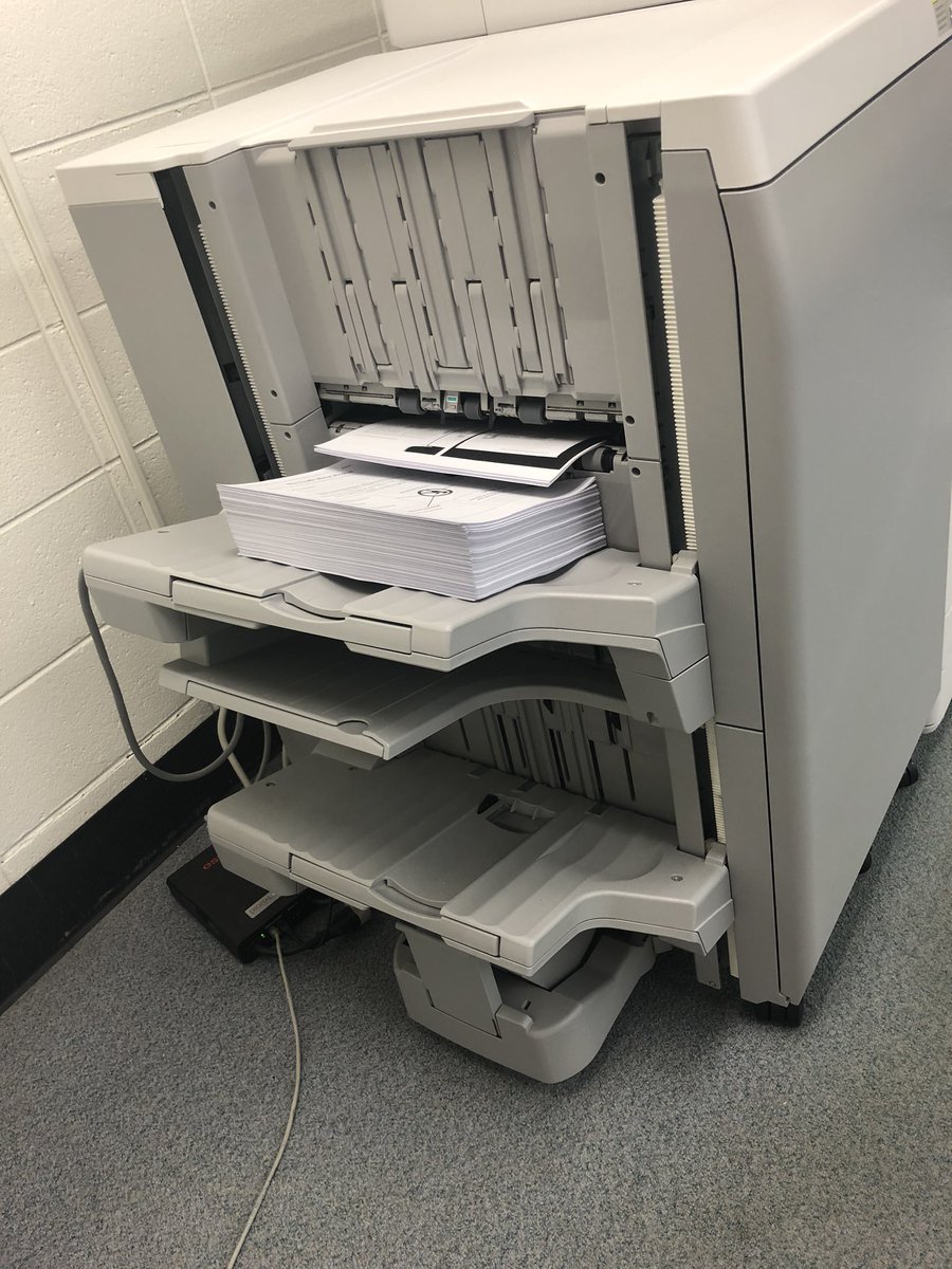 YoSoyLaLay's tweet image. The last paper e-learning packet is coming off the printer now... the end of the year is so close, @D33Leman Chargers!  Finish strong!! ⚡️ #keeplearning #everybodyinLMS