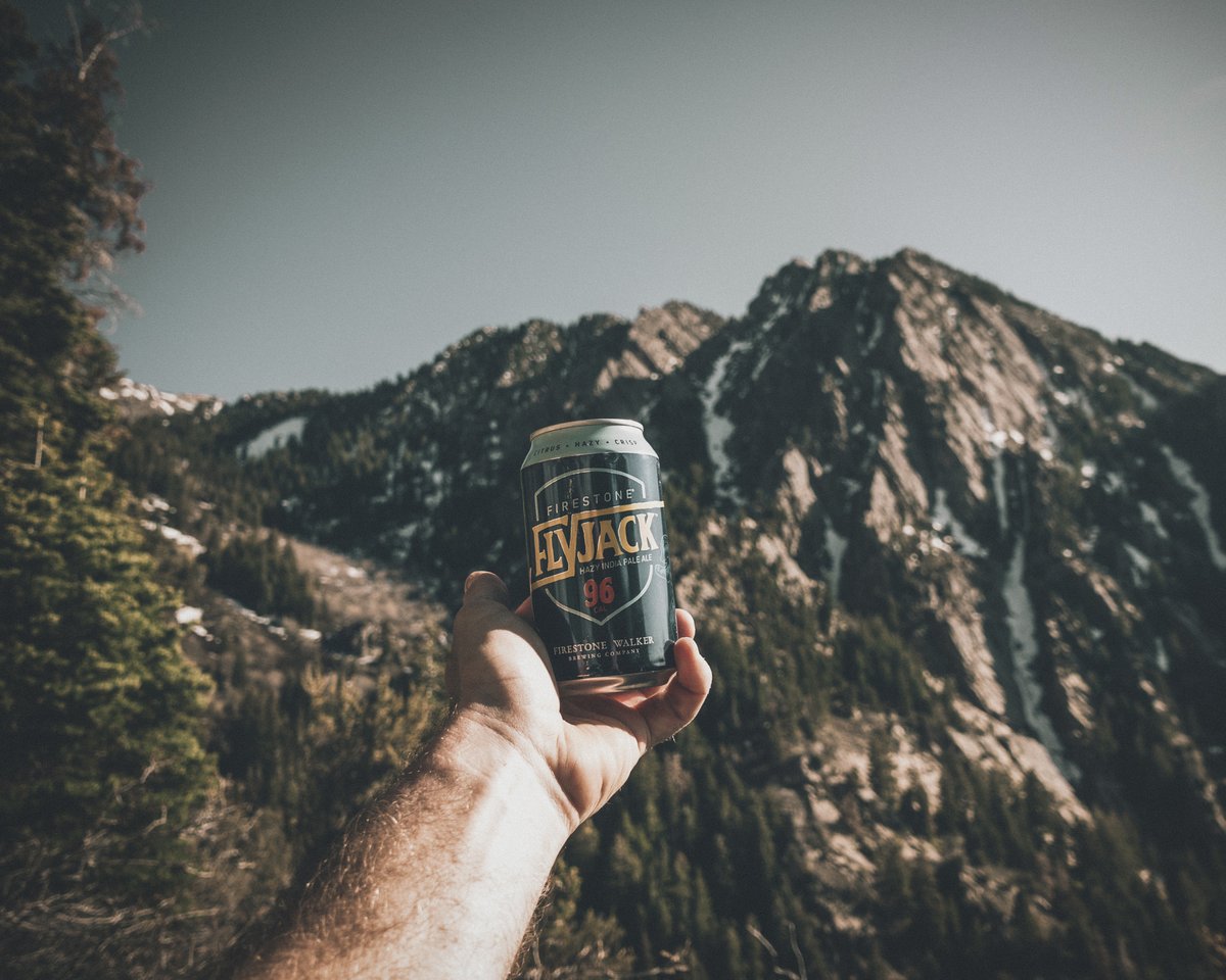 FirestoneWalker's tweet photo. The weekend is calling. How will you adventure? https://t.co/b2rgzOwurK #flyjack #hazyipa #forthosewhoadventure #96calories #5carbs #craftbeer #firestonewalker #weekend #adventure #hiking #staysafe https://t.co/QL3PLGpIhe