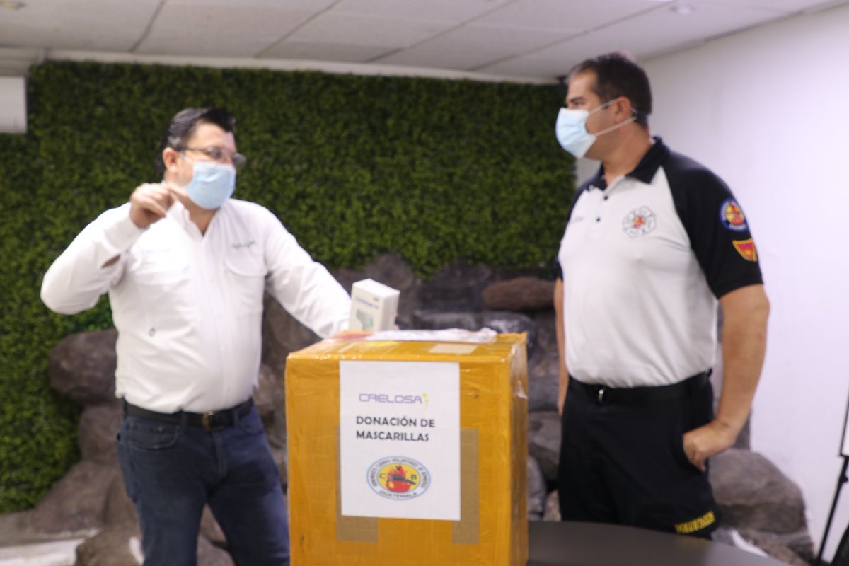 El Directorio Nacional de <a href="/BVoluntariosGT/">Bomberos Voluntarios</a> agradece a <a href="/CRELOSA/">CRELOSA</a> la donación de 2,000  mascarillas y termómetros digitales, lo cual es de gran utilidad en el servicio que se brinda a la población guatemalteca