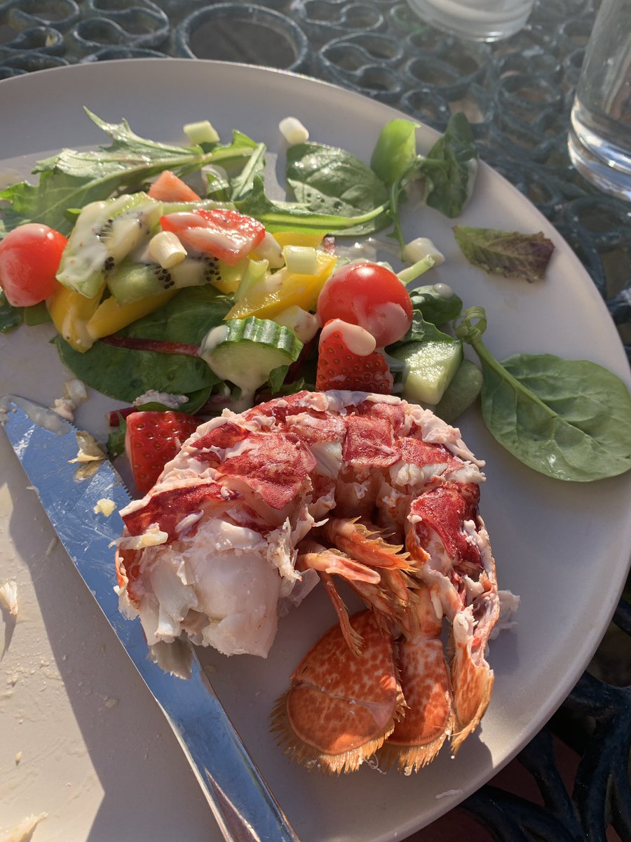 siandaviesfood's tweet photo. #Local #lobster #Cimwch🦞4th night on the trot 😍. What else could a girl want? #Bendigedig @ClwstwrBwydMor @porttoplate #BwydMorCymru #Porthinllaen #TyCoch #Adra #PenLlyn https://t.co/c3VgXYf0ky