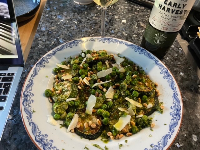 flyingterrier's tweet photo. @AngelaHartnett just Spring/Summer WOW! Lovage is just superb 😍 https://t.co/PCxlUsVVus