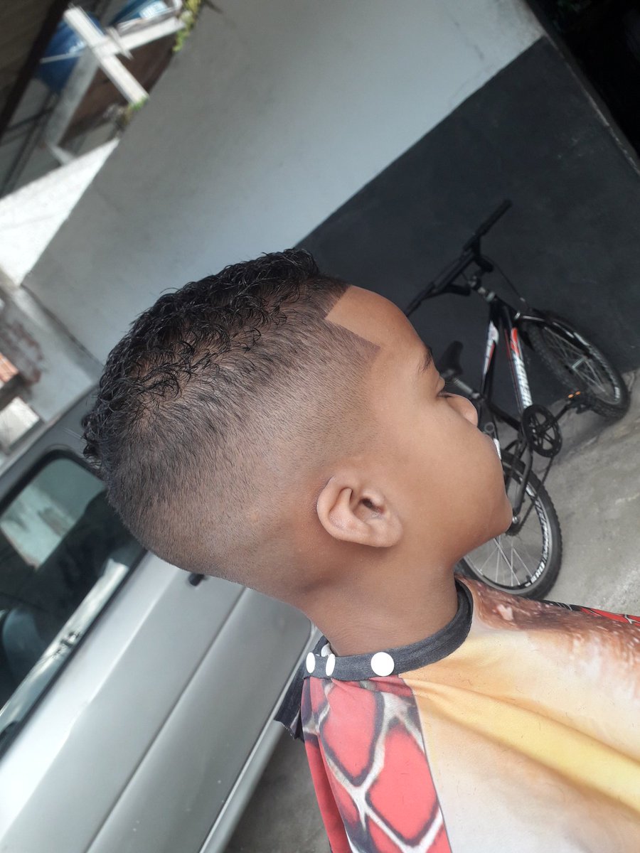 VictorHs21's tweet photo. Aqui no 𝑩𝑨𝑹𝑩𝑬𝑹 𝑺𝑯𝑶𝑷 𝑫𝑶 𝑽𝑻 as crianças também têm direito de ficar na régua! #Kids #Regua #Boatarde #Sabadou #SabadoDeGanarSeguidores #Fade @os_melhores_cortes_do_jaca
@eumandoocortedojaca @eumandoocortedojaca @eumandoocortedojaca @favela_barber  @divulga_cortes https://t.co/j8jum7BIgr