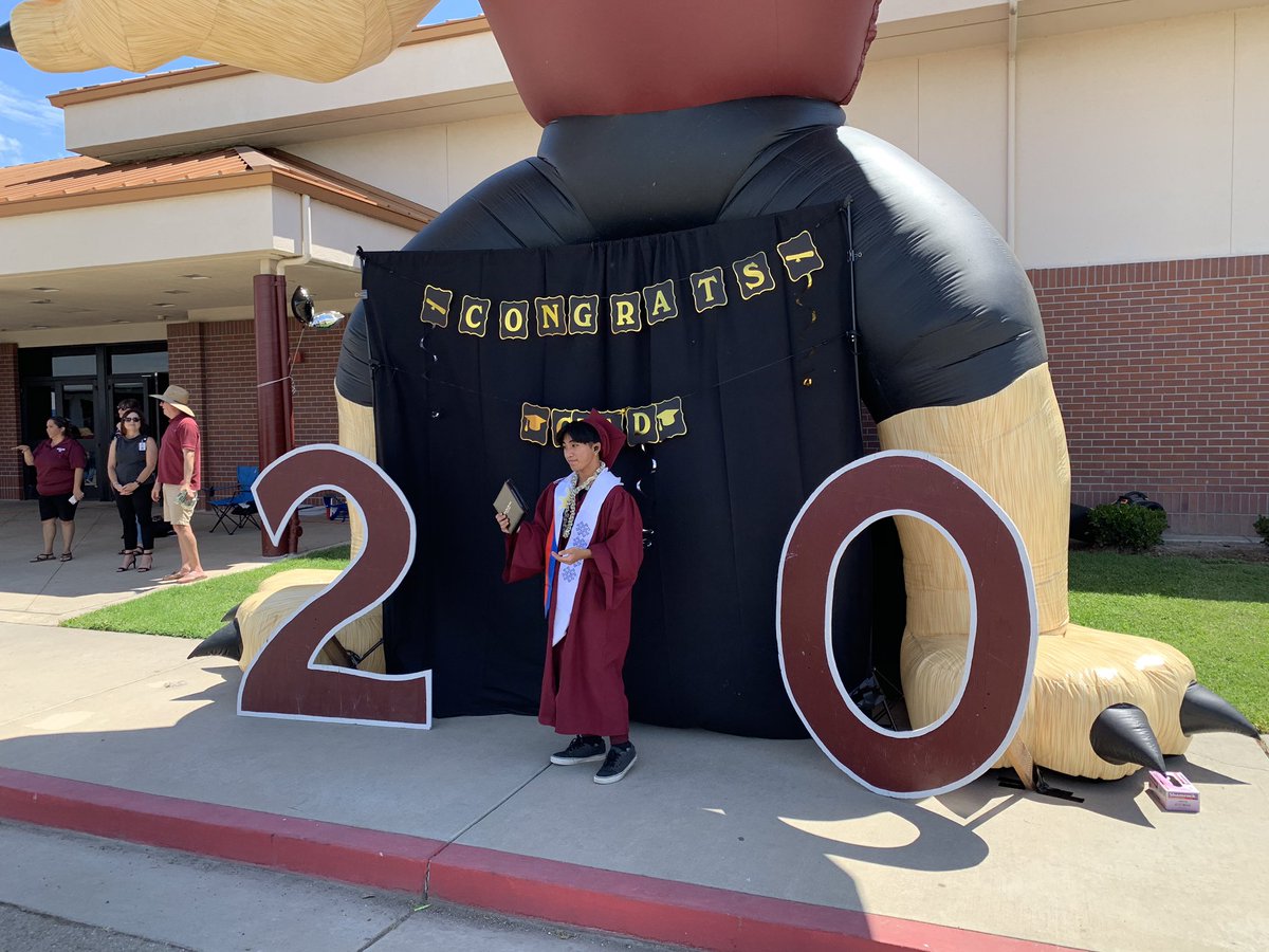 Class of 2020 still rolling in!  What a great day!  Proud of these students. 🐾🙌🎓<a href="/wrhsco2020/">CLASSOF2020</a> <a href="/TroyFast2/">Troy Fast</a> <a href="/musd/">Office of the Superintendent</a>