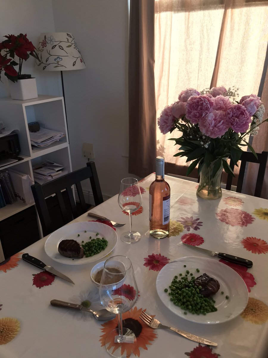 kadettka's tweet photo. А как вы проводите этот приятный майский вечер? #lockdownpleasures #steaks #familydinner #fridaymood #lastdaysofmay https://t.co/JepD3sv3Xf