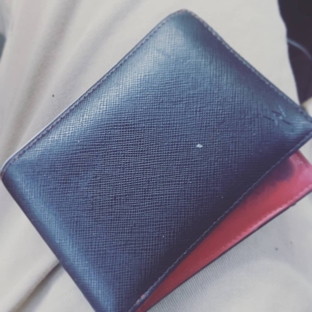pardenarden's tweet photo. This is my wallet. I just received it in the mail. I suspect it fell from my pocket in the downtown east side about a week ago. It arrived by post with no return address and no note. I wish there had been cash in it for them to take, but I bet it would h… https://t.co/ZJsWykHH0z https://t.co/hE0rPbmg8w