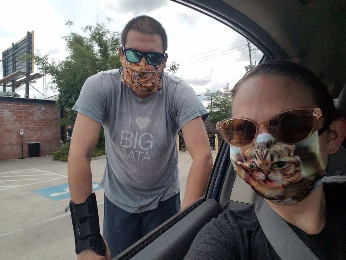 eMLo @🏡 tweet media