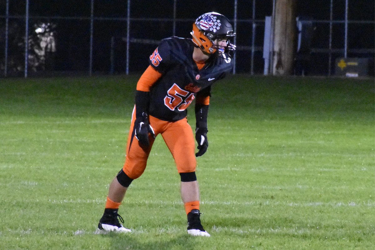 coachb3bailey's tweet photo. @coachmatsumoto @PapermakersArmy @jwcrutcher @hshelmettourney Opposite side of Entiat Helmet (RWB Paw) &amp; another view. Go Tigers! https://t.co/U6MfE74nYa