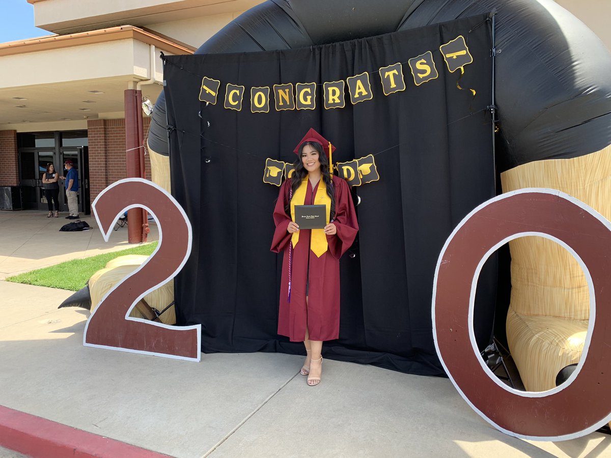 WRHSJOURNALISM's tweet photo. Class of 2020’s Most Inspirational Senior, Ammie Oreiro. 🐾🙌🎓@wrhsco2020 https://t.co/6IFCcCSGjn