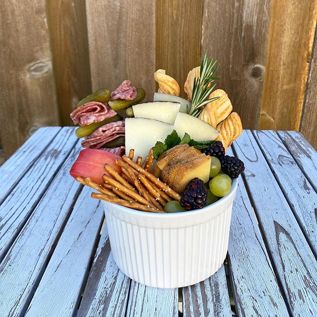 beehivecheese's tweet photo. Board in a Bowl, the charcuterie of the future ;)
.
πΈBoard to Door
.
#MakingFriendsWithCheese #Cheddar #Boardinabowl #Cheese #CheeseLovers #Creamery #ShopLocal #LocalCreamery #BoardToDoor #Charcuterie #Charcuterieboard https://t.co/d9MoXND67m