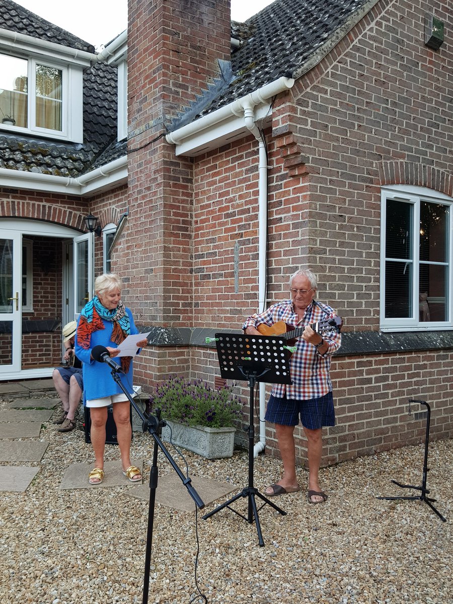 SaraNRadio's tweet photo. The tenth Clap for Carers - and Winchester musicians John and Jenny Sutton have another uplifting song to entertain us with!  It's on my Saturday Social Show between 11am and 1pm on @WinchRadio https://t.co/Lwfk43MHG1