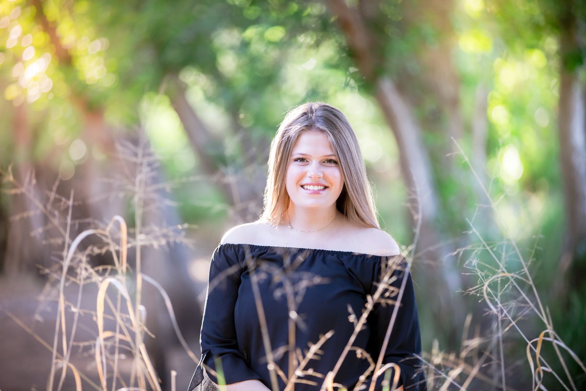 ChandlerUnified's tweet photo. #SeniorSpotlight @CasteelColts Sarah Horn is an accomplished artist. She has won awards &amp; has been featured in the Tempe Art Festival. She has also maintained a 4.0 GPA. She will attend a community college for the first 2 yrs of her 4-yr year degree. #CasteelHighClassof2020 https://t.co/gOiBzmr32K