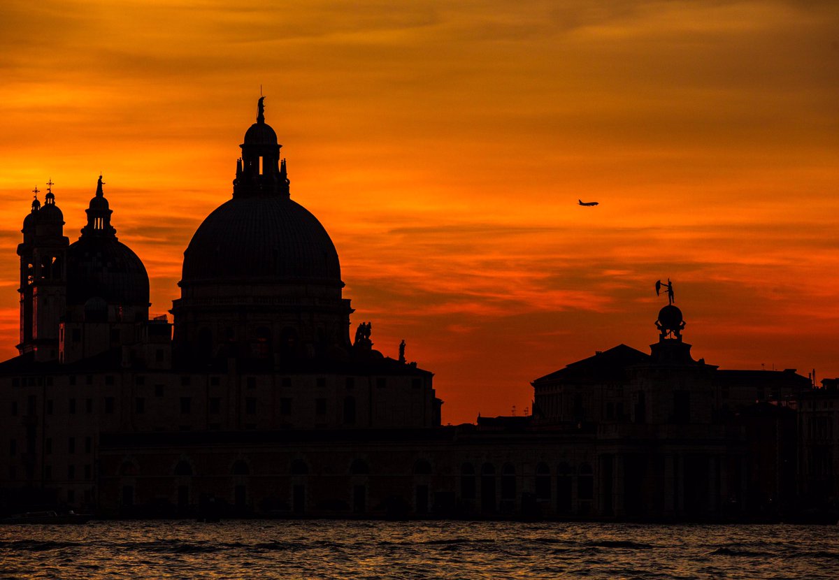 Oh since first we met
My dark sweet  silhouette...#photography #Venice #Venezia #DeaconBlue #Italy #Italia #Tramonto #silhouette