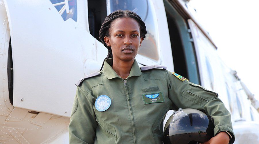 UNRwanda's tweet photo. International Day of UN Peacekeepers

@UN in #Rwanda appreciates commitment &amp; dedication of Rwandan women in peacekeeping such as Lt. Ariane Mwiza &amp; others

From raising awareness to performing peace &amp; security tasks, women are key to @UNPeacekeeping 

#WomenOnFrontline https://t.co/5HZZJLH5AI