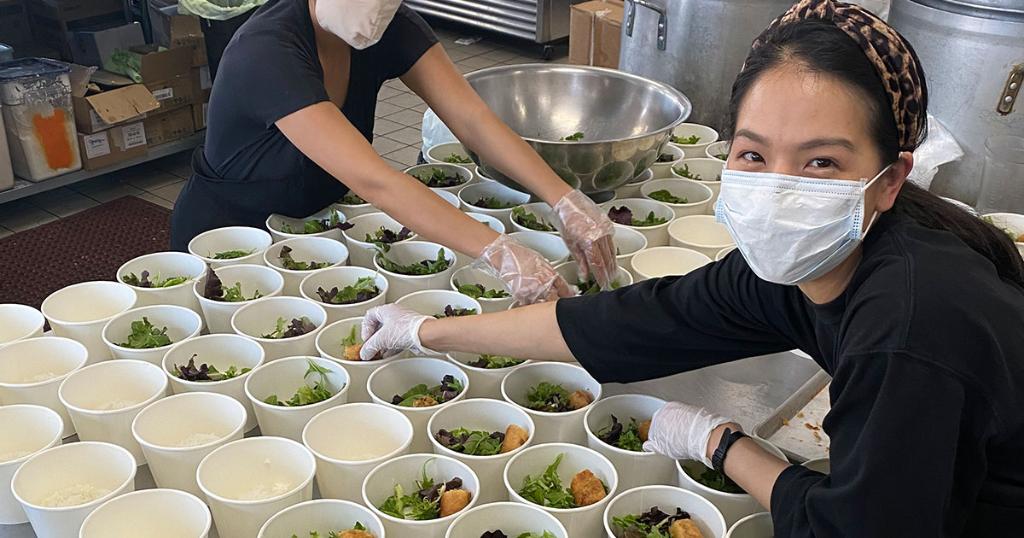 lyft's tweet image. We’re teaming up with @SonderStays and @offtheirplate to provide free ride credit to restaurant workers across the US so they can get to their jobs, where they’re prepping food for healthcare workers. #LyftUp lft.to/Sonder_OTP