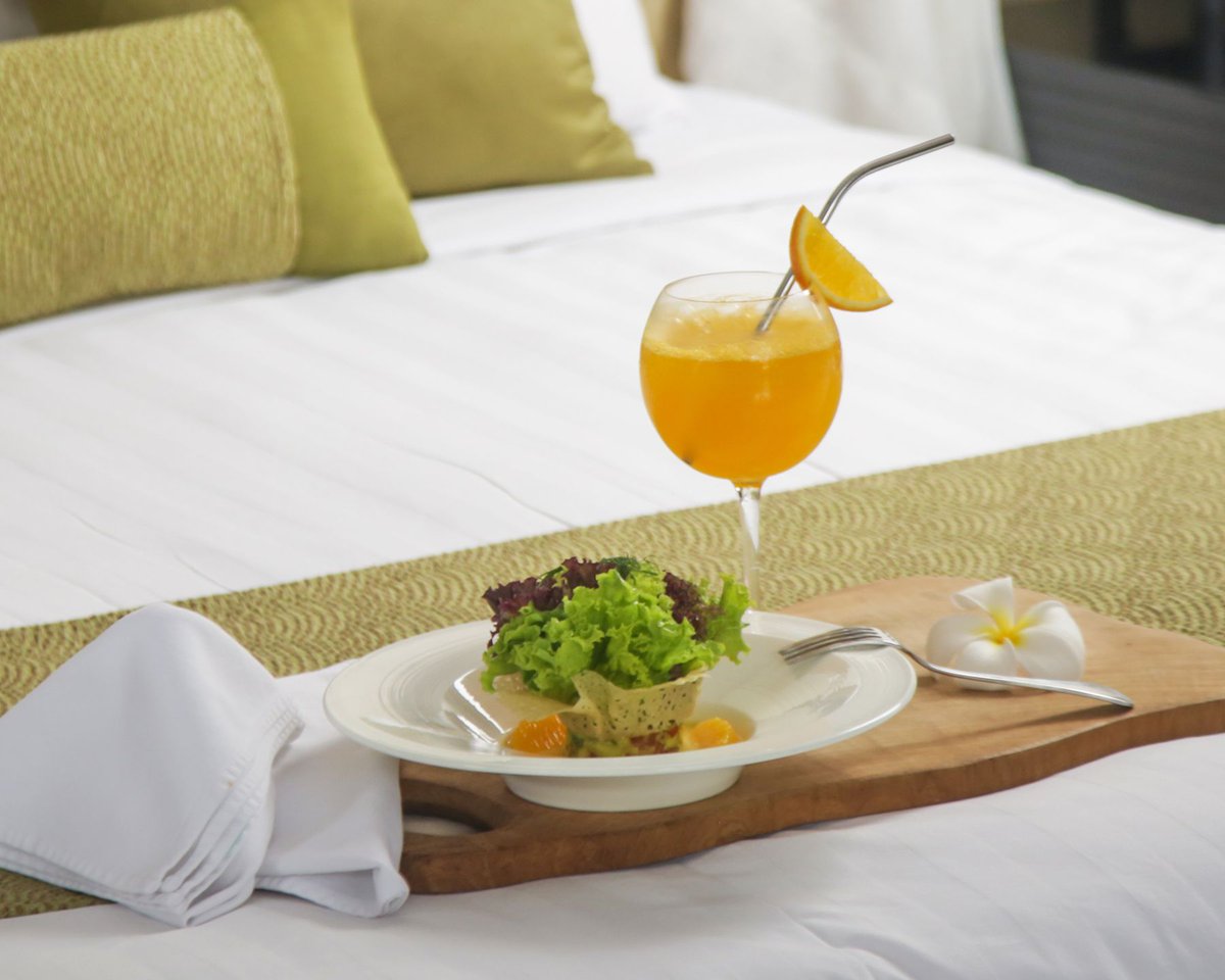 Enjoy your favorites from Pearl brought right to your room with contactless delivery.

Our phased reopening begins on June 1st. Learn more: buff.ly/3bPmH2Y