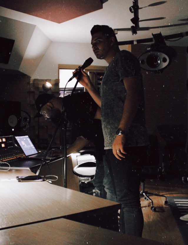 de um tempo atrás quando gravar era só gravar. sem vírus, só música 😬