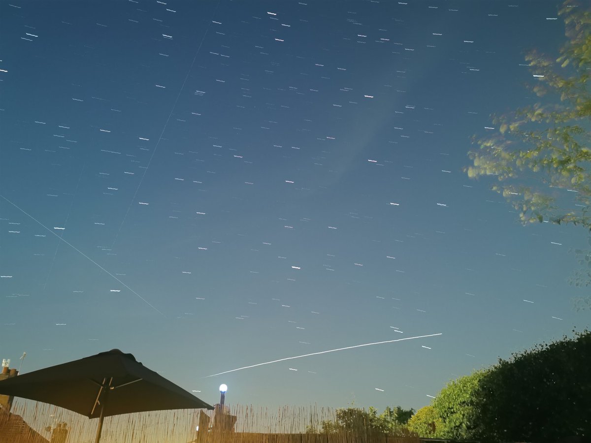 CLight70's tweet photo. @VirtualAstro a pic of the ISS and the moon taken on my phone https://t.co/Uwz6bphb4a