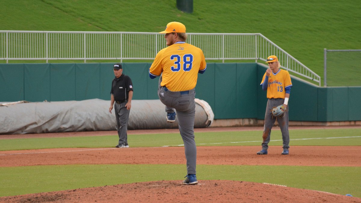 JavelinaBSB's tweet photo. TAMUK - 9 | MU - 0 | TOP 8
@HutchesonDylan scores the ninth run after @GiancarloServin drops a single into left center!
Meanwhile, Seth Hubert takes over in the seventh and strikes out two in two innings of work
#GoJavelinas #RewindWithWhataburger https://t.co/gcUFFlMpyb