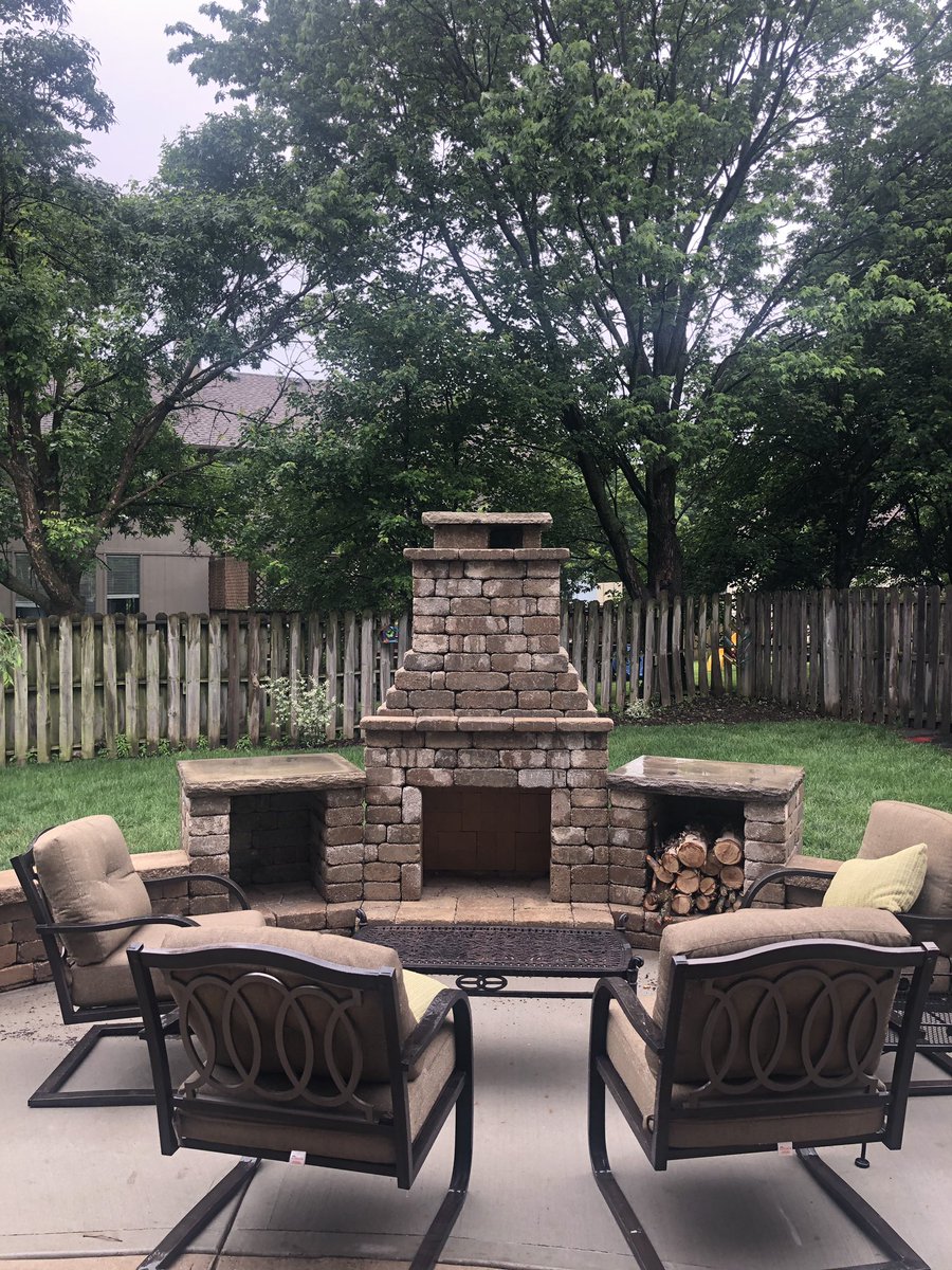 hinkleoutdoor's tweet photo. Take a look at this #KC client’s new backyard! The centerpiece of this project is a stunning Fremont #fireplace. With wood storage boxes, a #seatingwall, and a new walkway for easy access, this #patio is now equipped with all the hosting essentials 🙌🏼 https://t.co/Nz4iV7z7ed