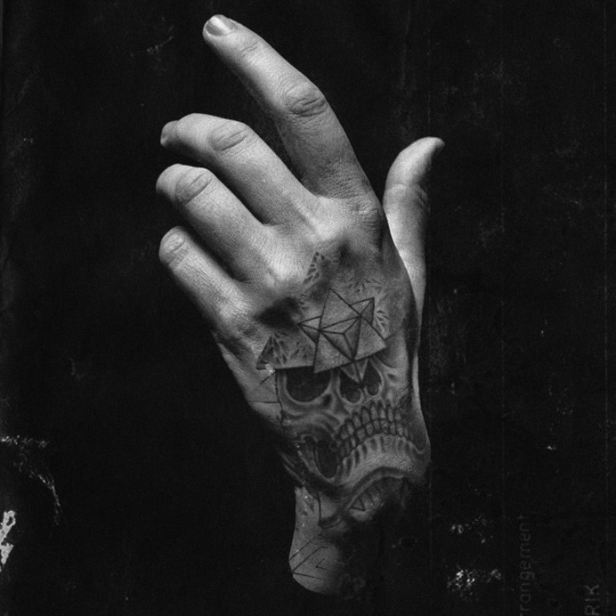 — Forasteiro da madrugada, tempestuoso discernimento. Corre-me nas veias o dissabor do memento.