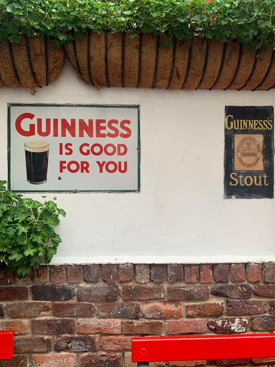 *NEW* BELFAST PUB TOUR
📆 Fri 5 June 4pm-5.30pm

Join us for a virtual tour of some of Belfast’s finest historical pubs. Walk the streets, hear the stories, feel the history. (with Aidan Walker)

Bring your own drinks 🍺🍷 
Tickets: £7.50 plus fees
eventbrite.co.uk/e/belfast-pub-…